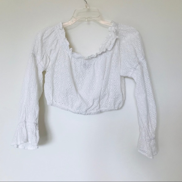 White eyelet crop top with flair wrist - Picture 2 of 5